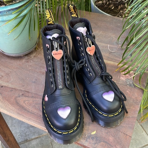 Dr. Martens Sinclair Heart ❤️ Platform Boot - 5 US - Picture 3 of 10